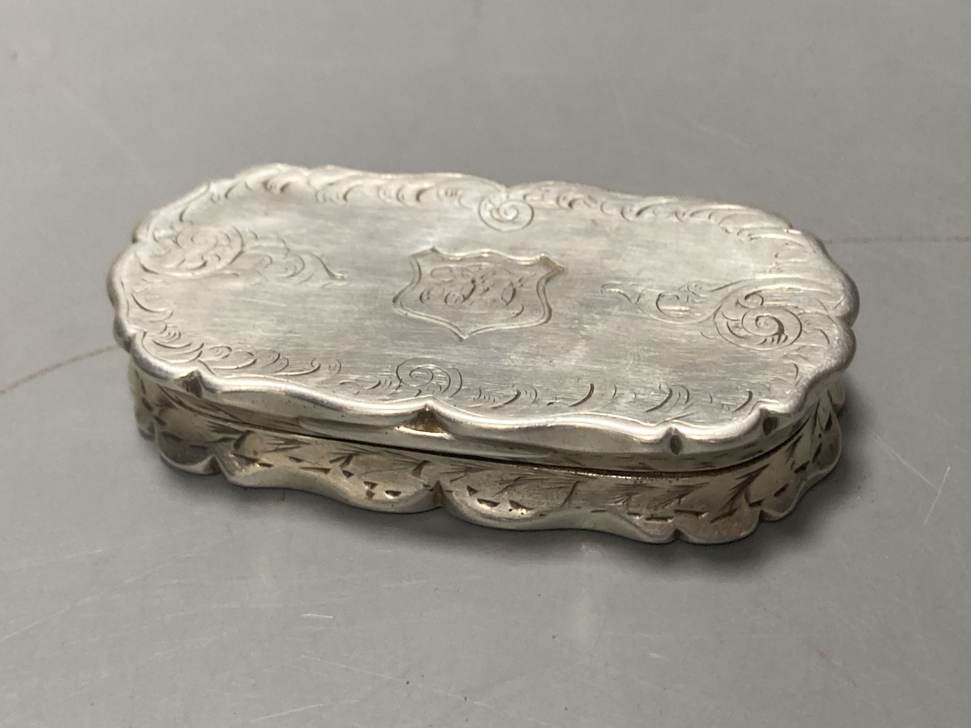 A Victorian silver snuff box(tired) Birmingham, 1846, 67mm, a Japanese white metal bodkin case and bookmark.